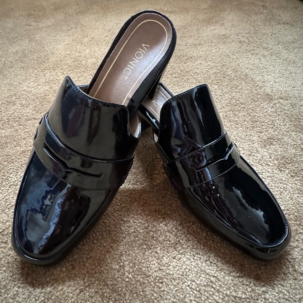 Vionic Women’s Shiny Black Slip-On Loafers